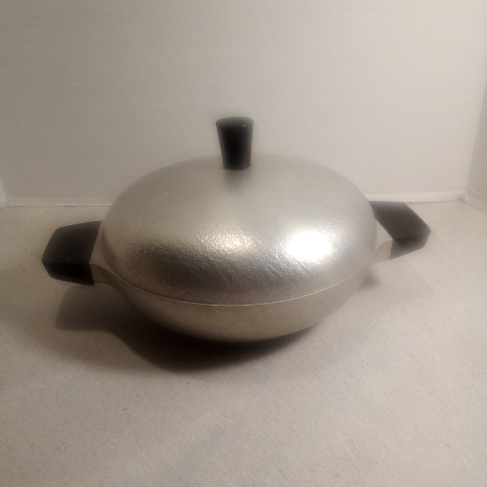 Club Hammered Aluminum Covered Dish #B-1